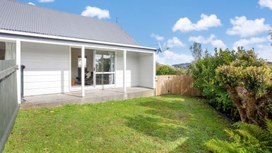 2 Ladbrooke Drive, Newlands, Wellington - Carousel 1