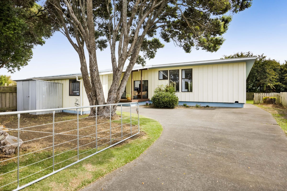 29 Gibson Place, Patea - Carousel 1