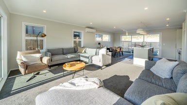 8 Mohua Way, Kelson, Lower Hutt - Carousel 1