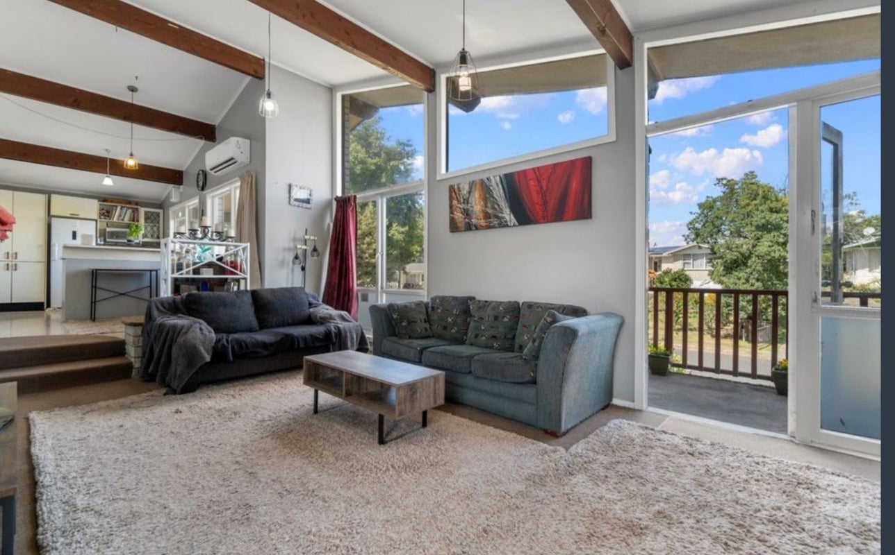 5 Joanna Place, Deanwell, Hamilton - Carousel 3