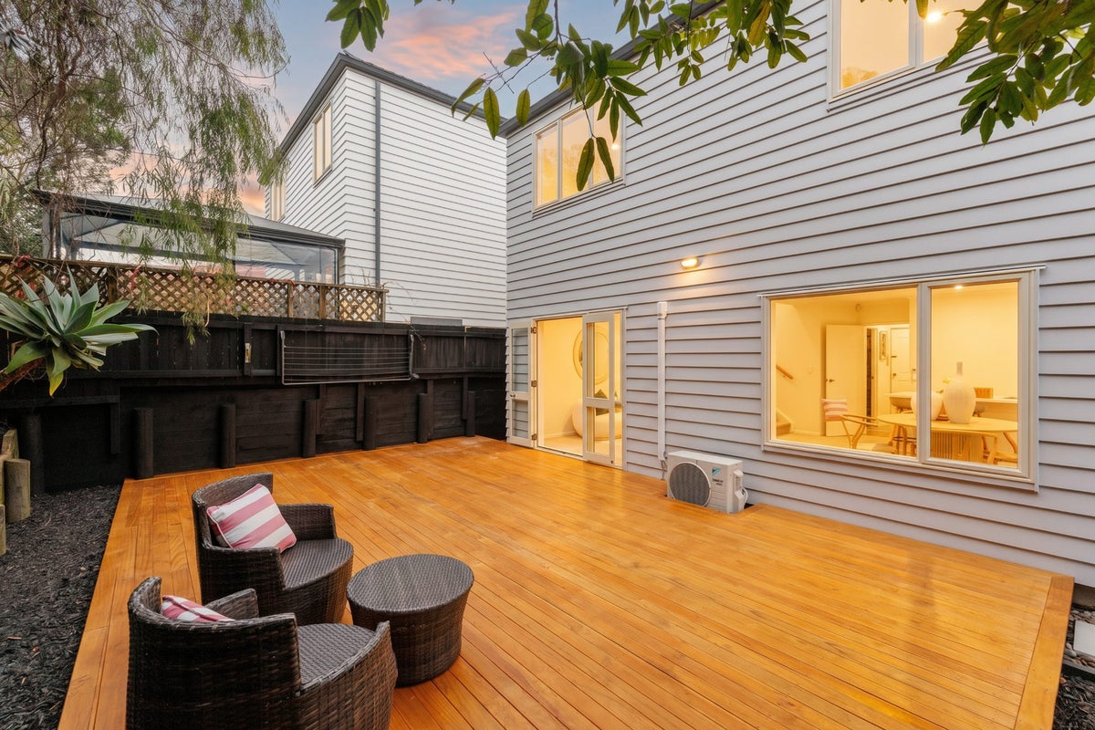7/20 Fields Parade, Oteha, Auckland - Carousel 1