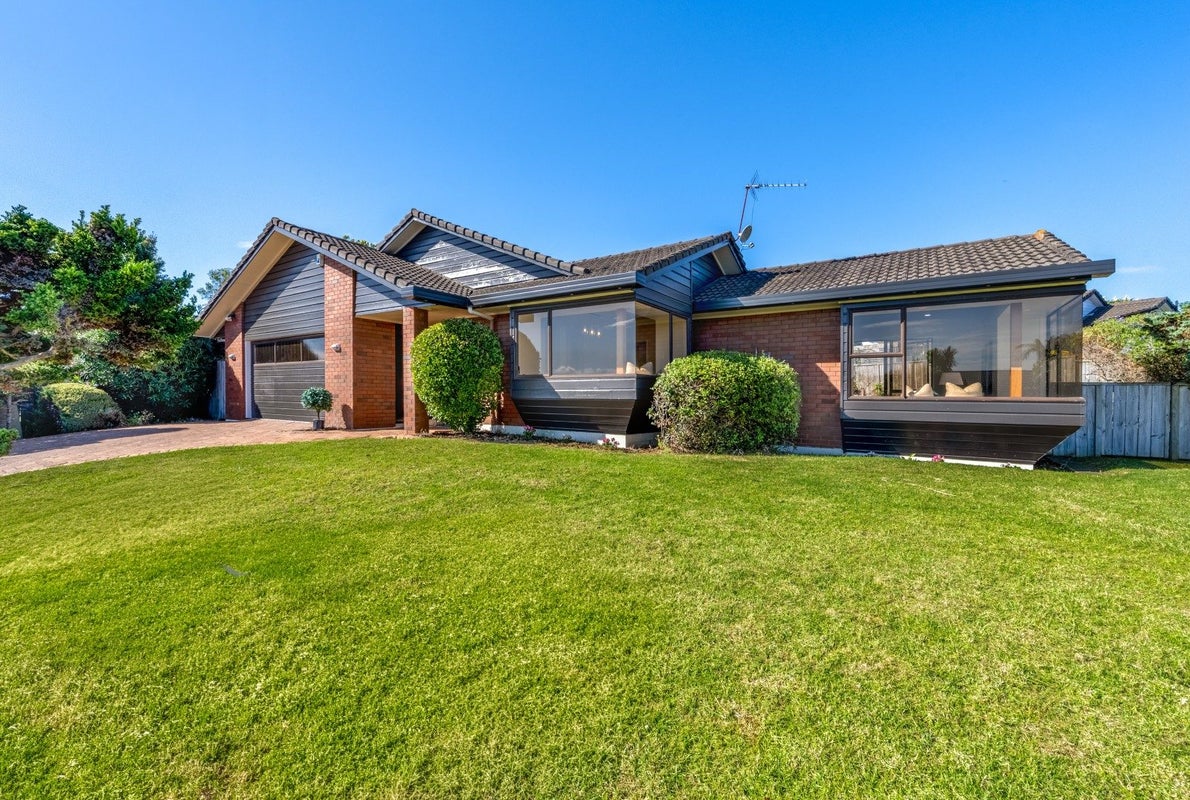 105 Oliver Road, Eastern Beach, Auckland - Carousel 1