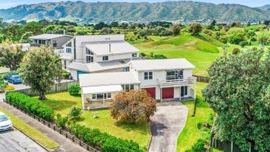 2 Atua Street, Waikanae Beach, Waikanae - Carousel 1