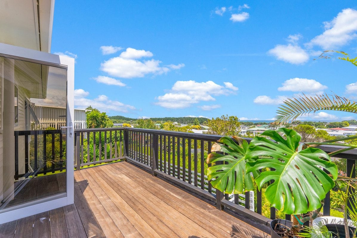 13 Mount View Place, Spotswood, New Plymouth - Carousel 2
