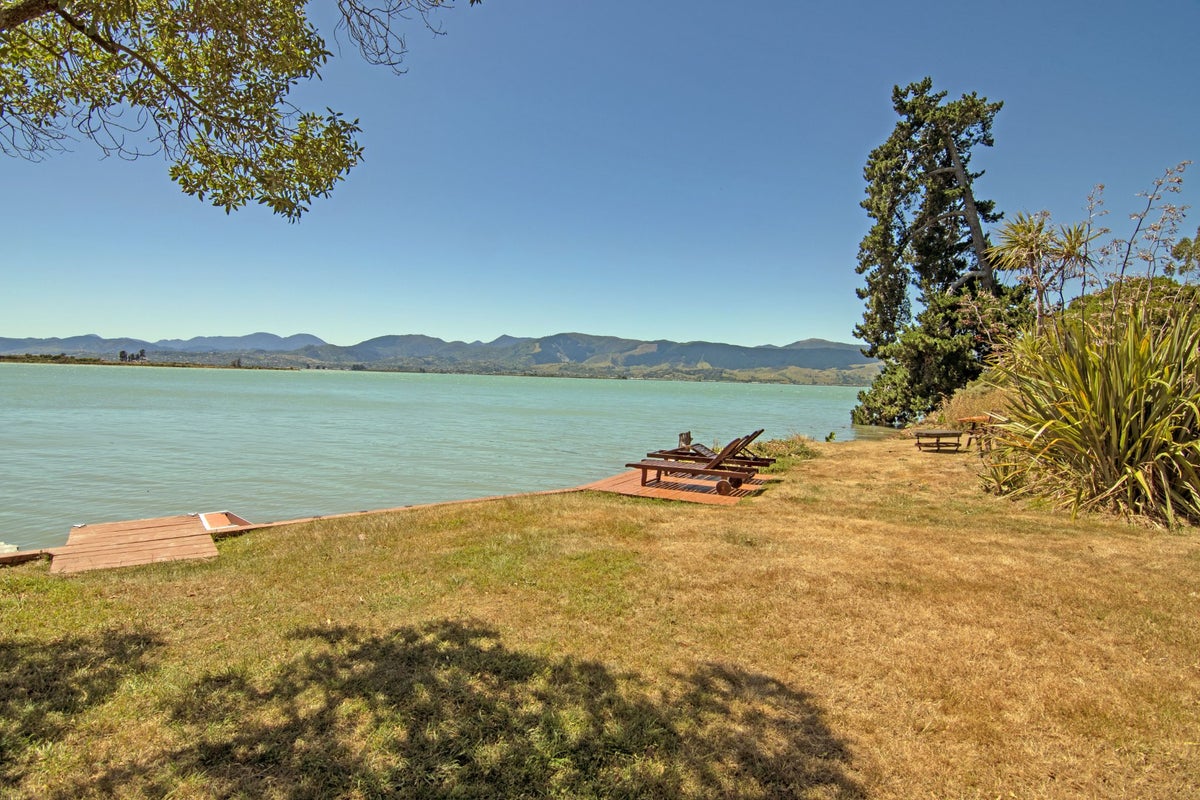 137 Barnett Avenue, Best Island, Richmond - Carousel 24