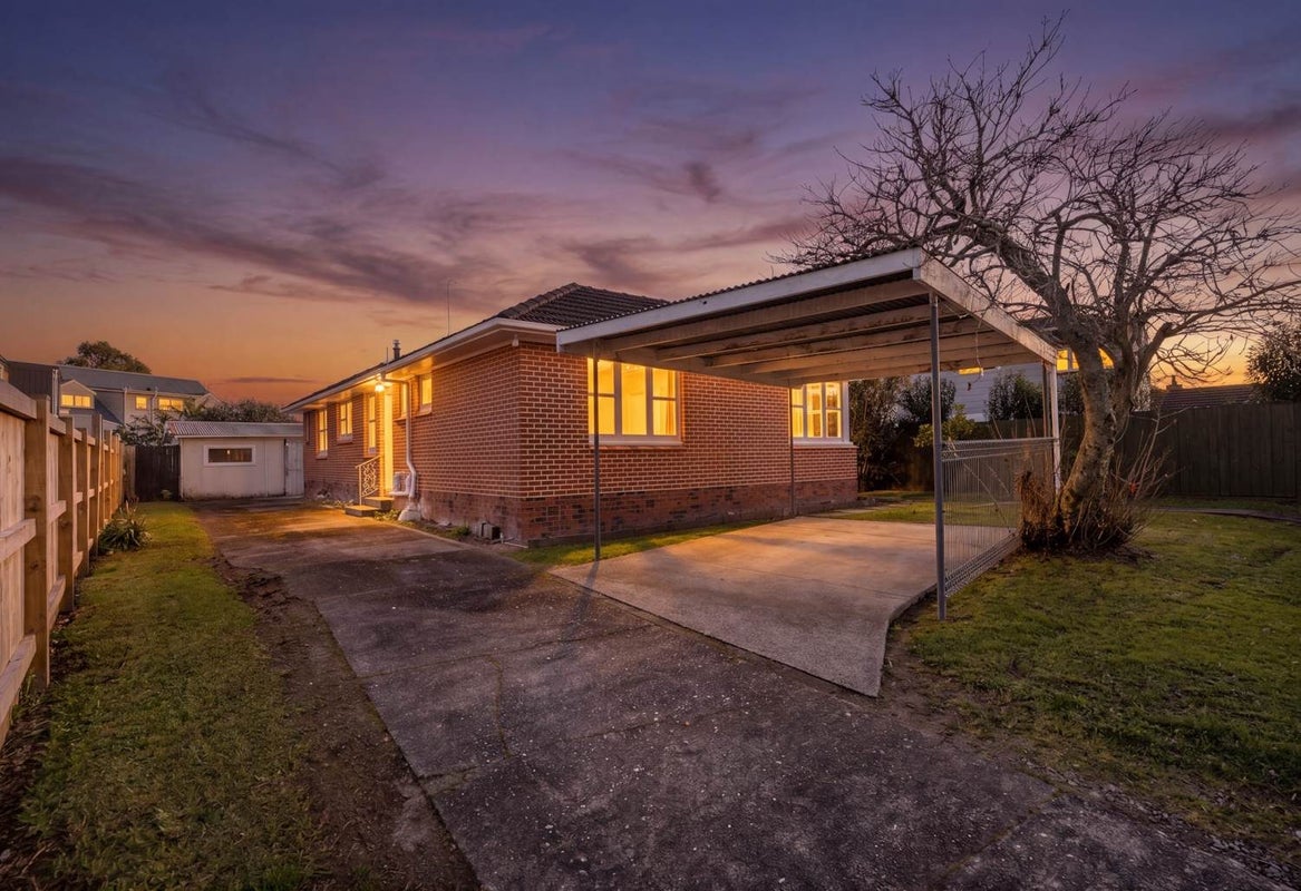 38 Longburn Road, Henderson, Henderson, Waitakere City, Auckland - Carousel 1