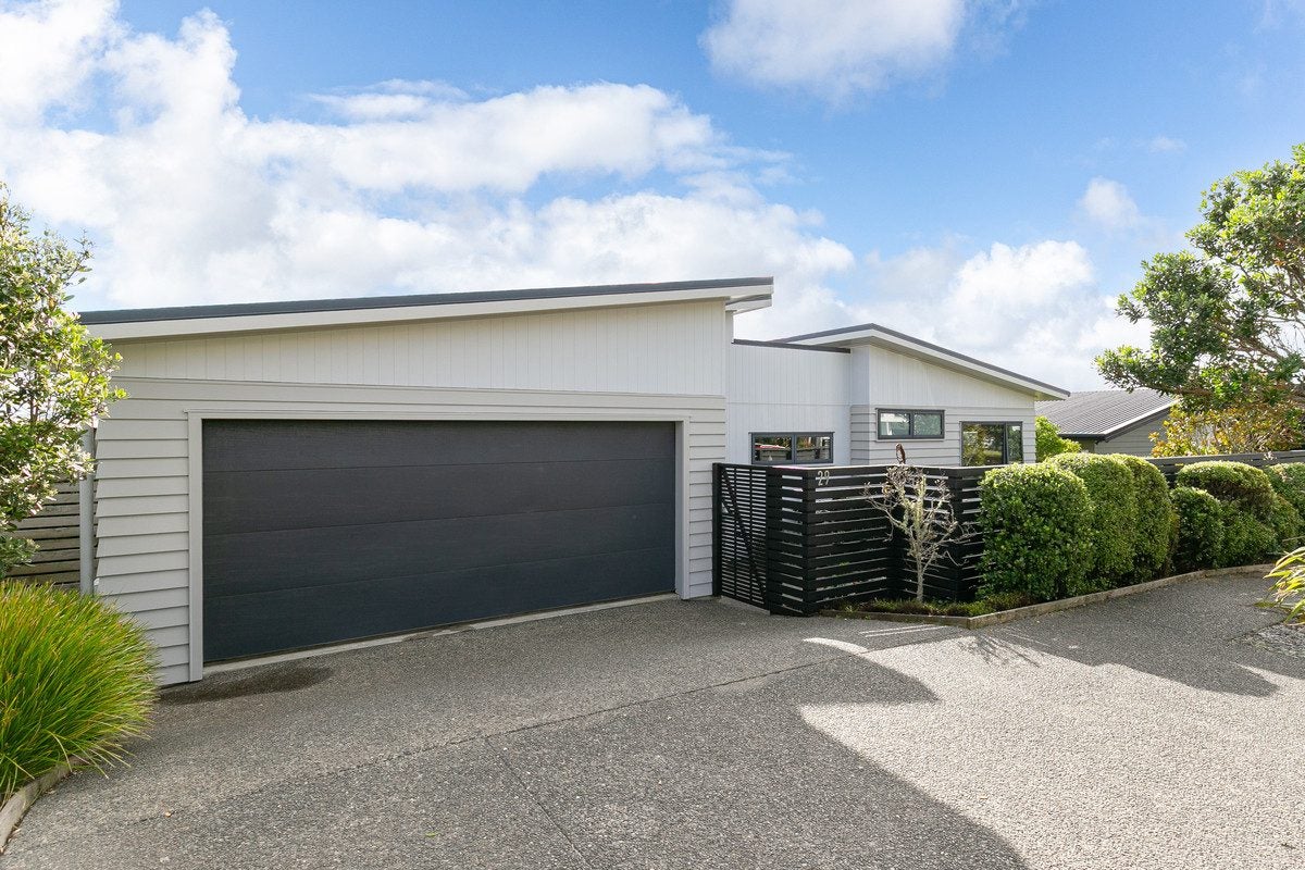 29 Lacebark Lane, Woodridge, Wellington - Carousel 1