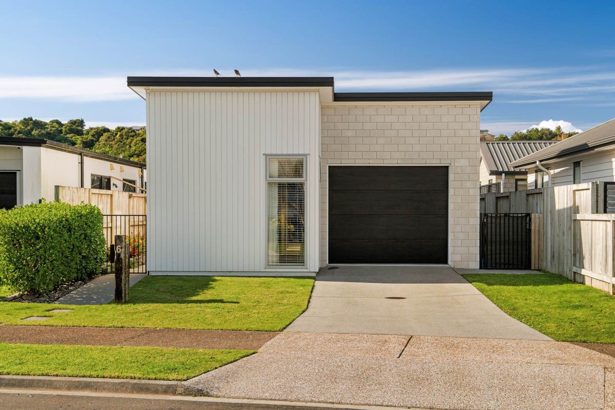 6 Foley Grove, Pyes Pa, Tauranga - Carousel 2