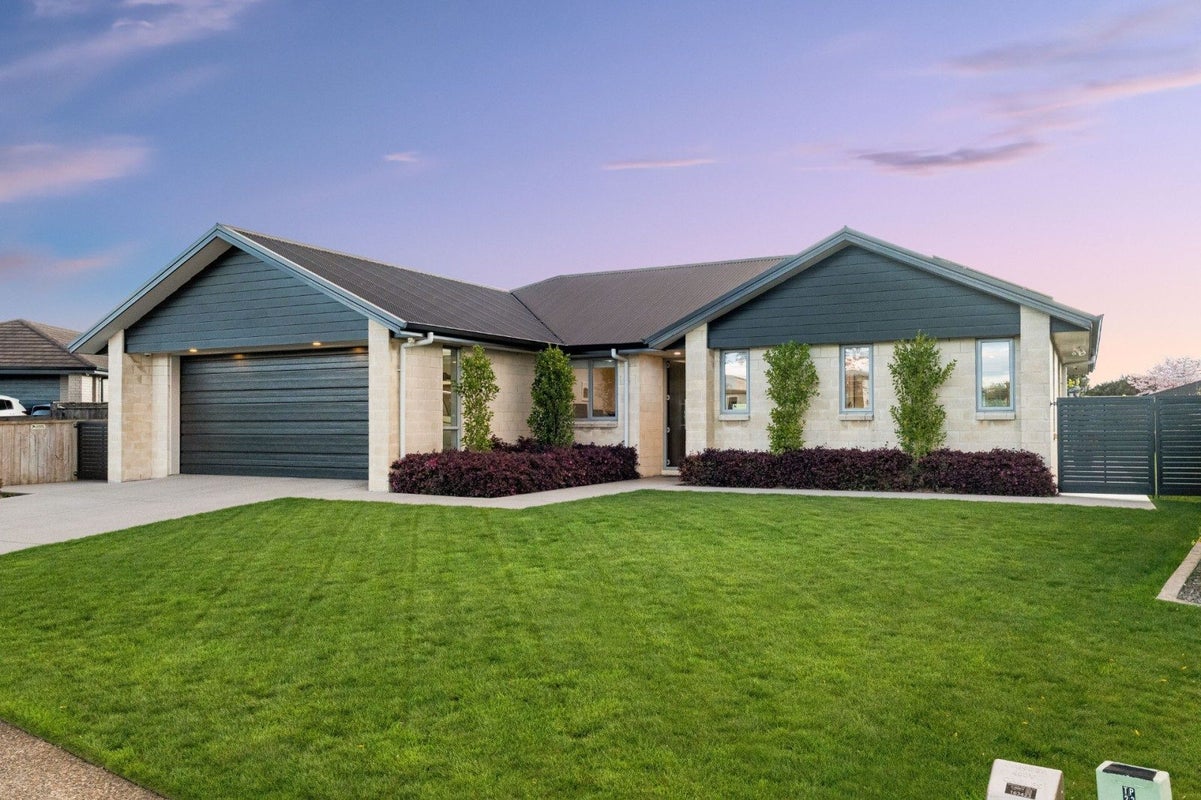 27 Mortlake Heights, Pyes Pa, Tauranga - Carousel 1