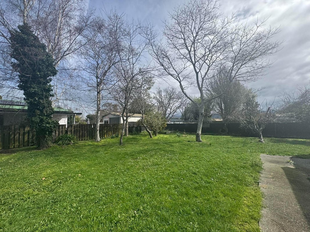 286 High Street South, Carterton - Carousel 14
