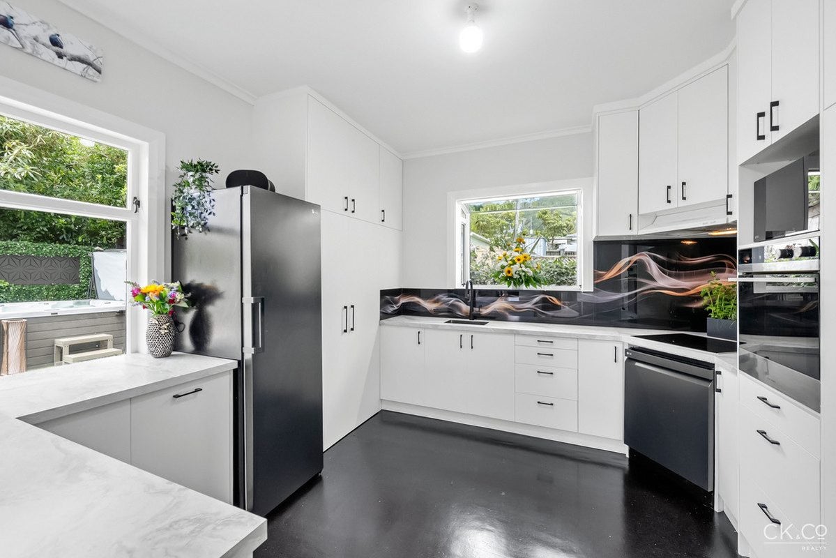 465 Stokes Valley Road, Stokes Valley, Lower Hutt - Carousel 2