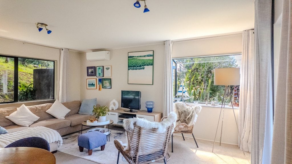 10 Hobson Terrace, Onetangi, Waiheke Island - Carousel 2