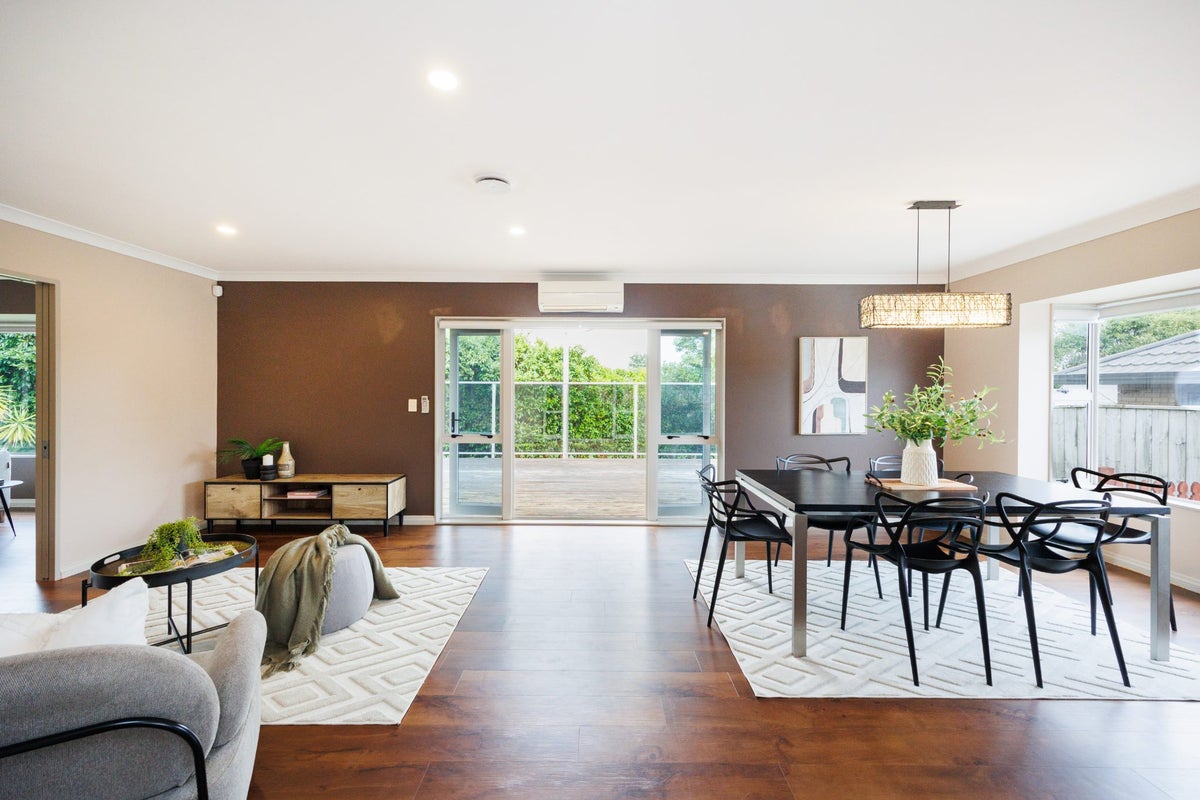 27 Johnstone Drive, Fitzherbert, Palmerston North - Carousel 2
