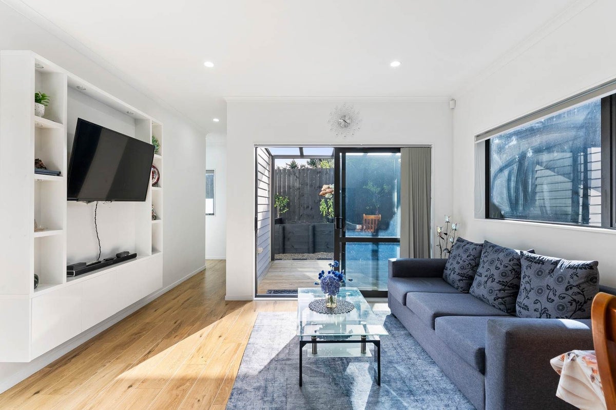 70E Woodglen Road, Glen Eden, Auckland - Carousel 2