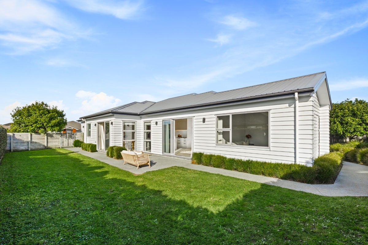 8 Aporo Drive, Kumeu - Carousel 2
