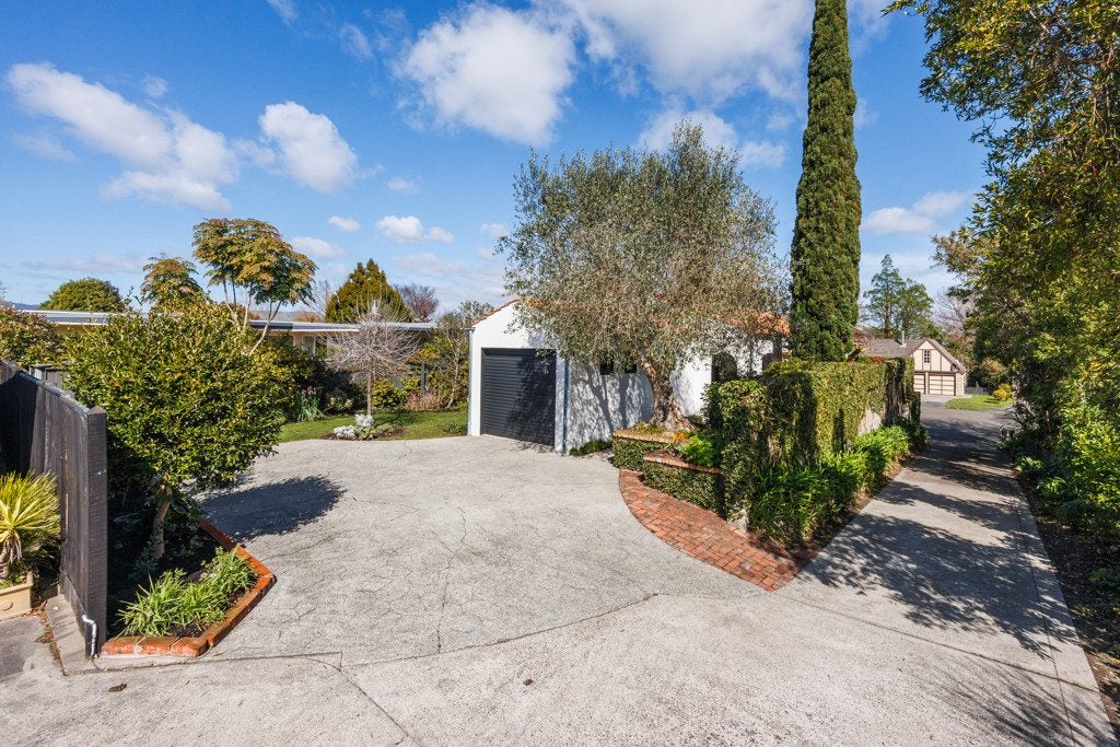 24 Redwood Grove, Hokowhitu, Palmerston North - Carousel 31