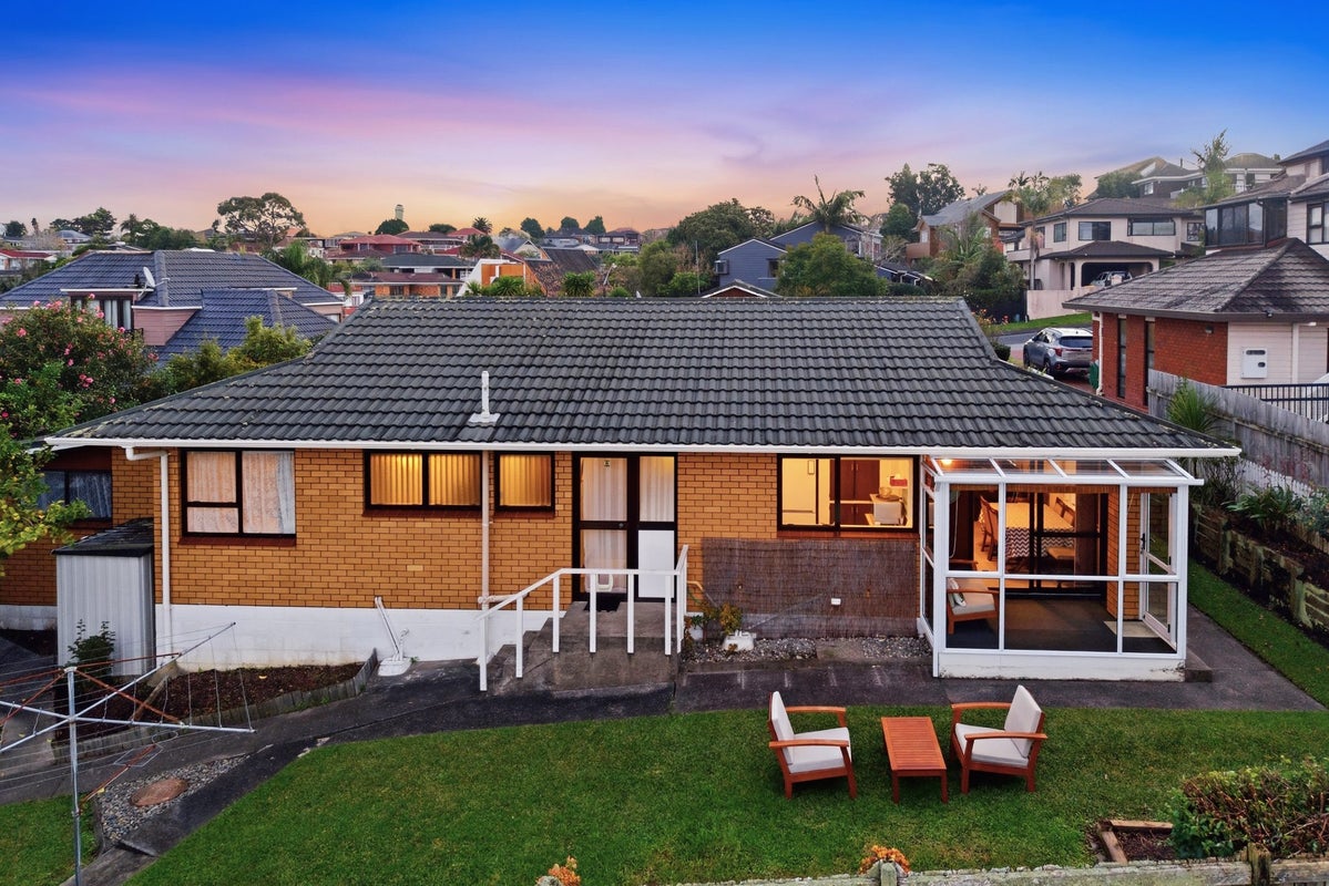 2/5 Milwaukee Place, Glendene, Auckland - Carousel 1