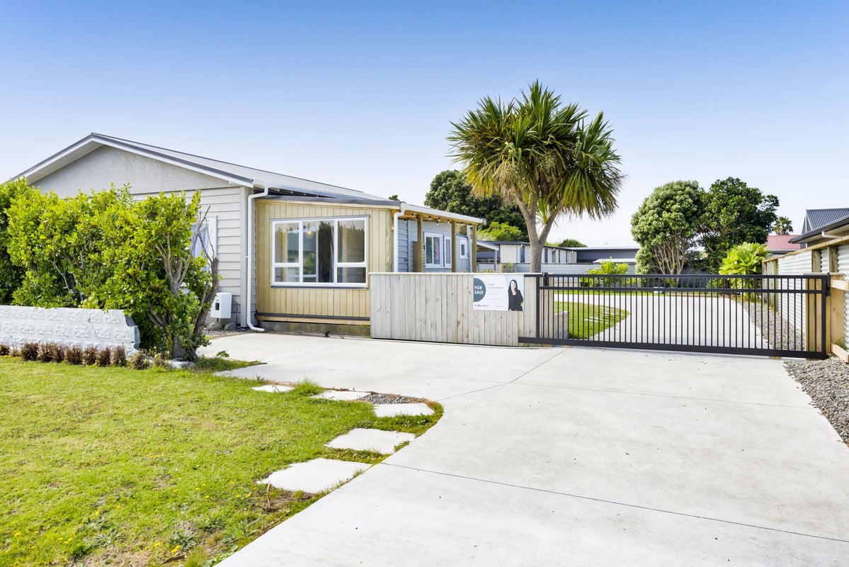 23 Layard Street, Opunake - Carousel 38