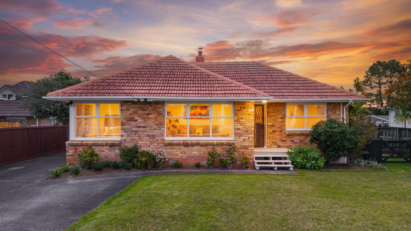 106 Flanshaw Road, Te Atatu South, Auckland - Carousel 1