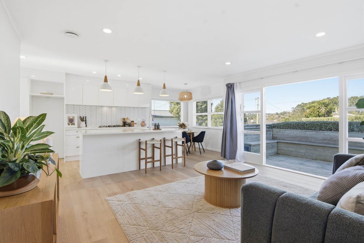10 Fordham Street, Beach Haven, Auckland - Carousel 1