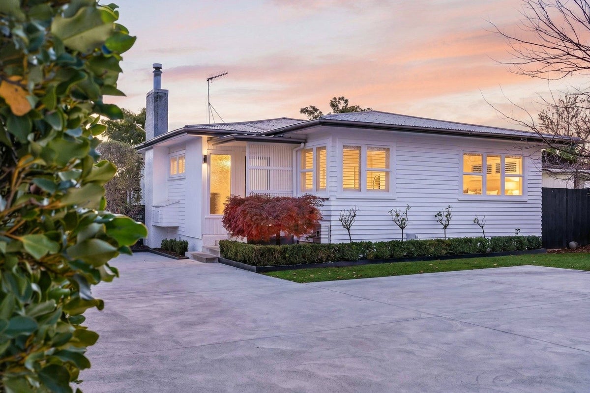 109 Te Mata Road, Havelock North, Havelock North - Carousel 24