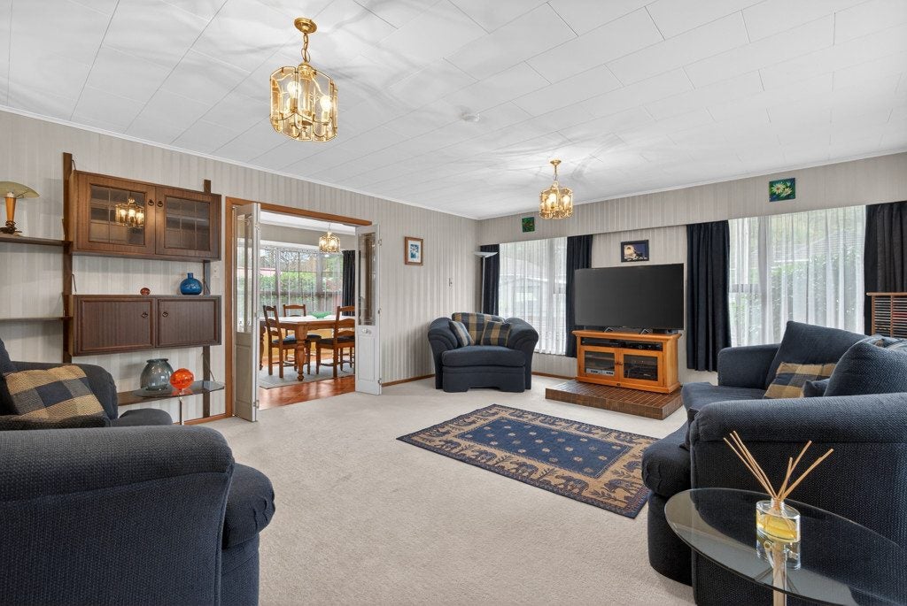 92 Peel Place, Wainuiomata, Lower Hutt - Carousel 1