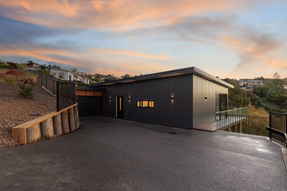 69 Longhurst Terrace, Cashmere, Christchurch - Carousel 1