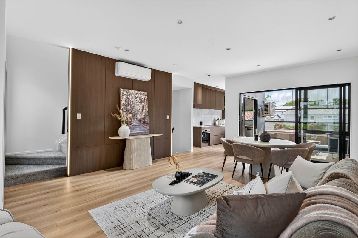 65D Smale Street, Point Chevalier, Auckland - Carousel 1