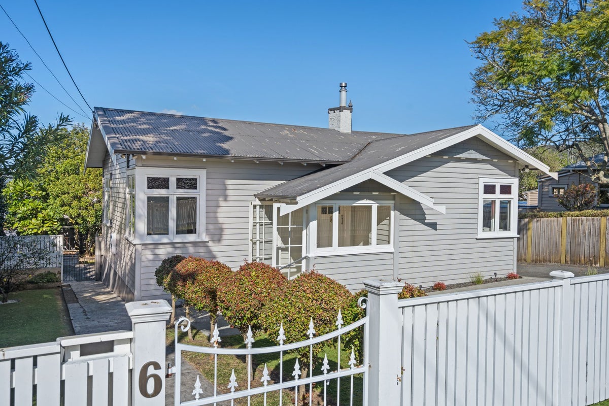 6 Parahaki Street, Regent, Whangarei - Carousel 1