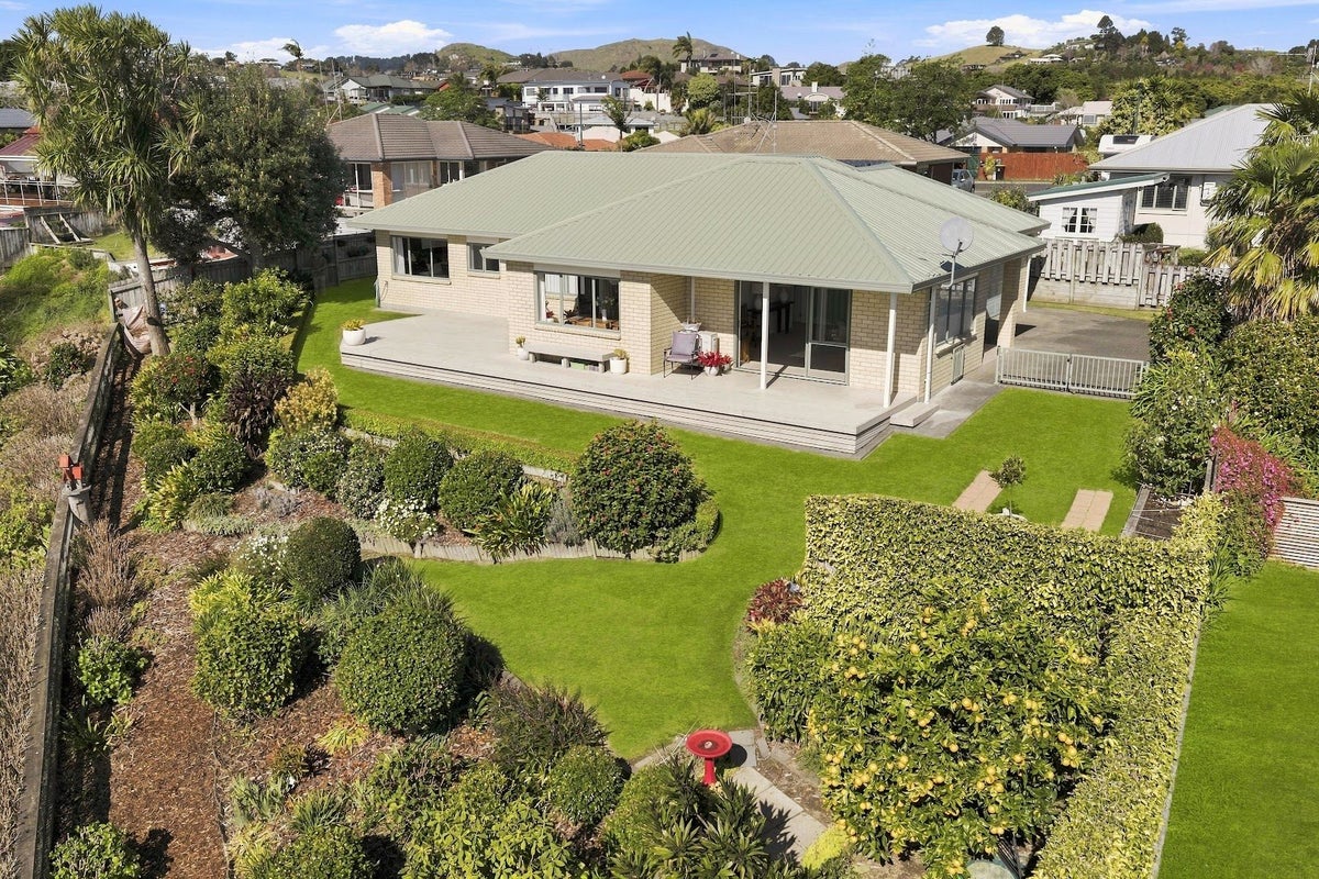 18 Vanderbilt Place, Welcome Bay, Tauranga - Carousel 2