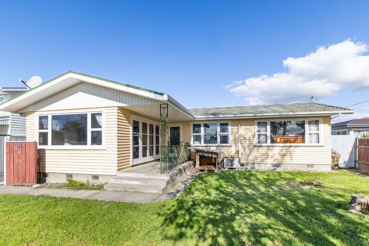 19 Armour Place, Onekawa, Napier - Carousel 1