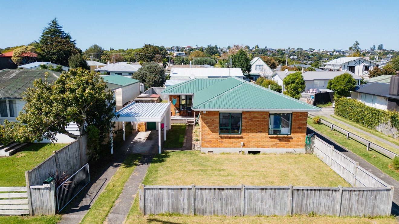 20 Linton Crescent, Matua, Tauranga - Carousel 1