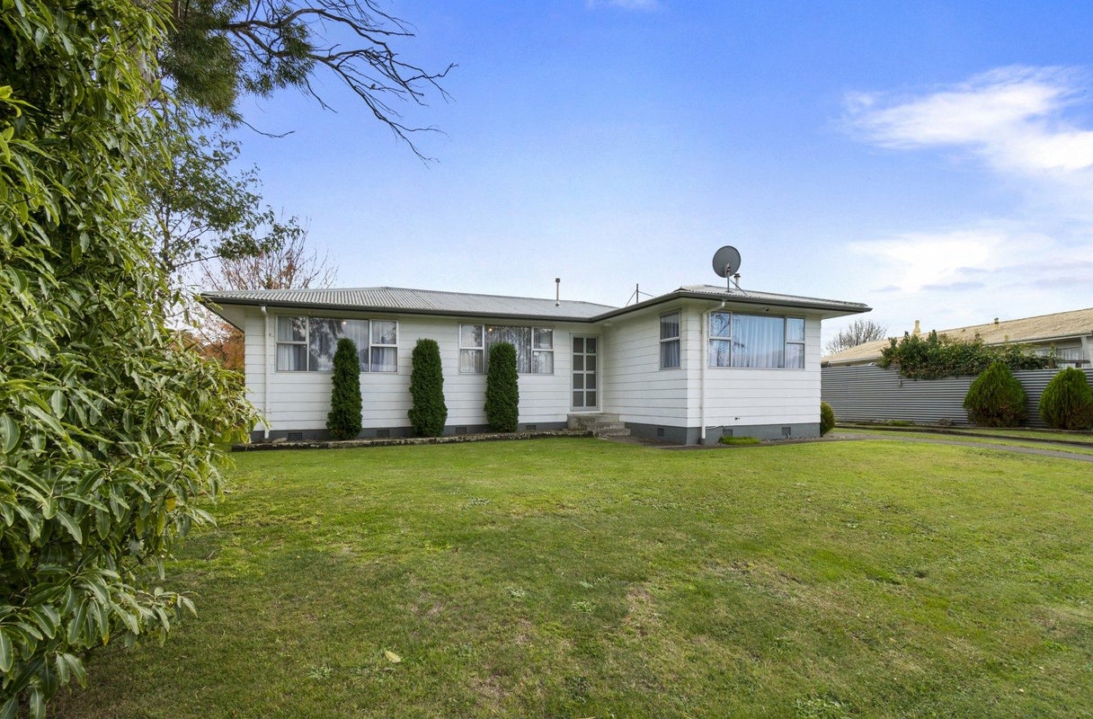 14 Dampier Avenue, Awapuni, Palmerston North - Carousel 1