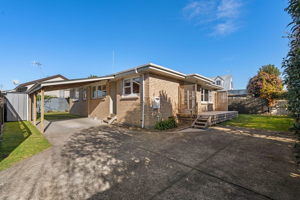 1436C Cameron Road, Greerton, Tauranga - Carousel 1