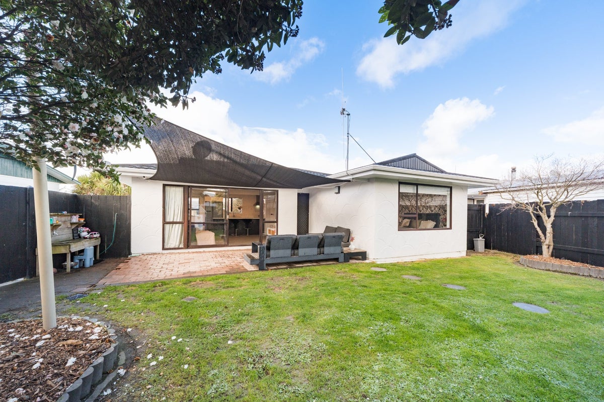 21 Lyndale Place, Kelvin Grove, Palmerston North - Carousel 2