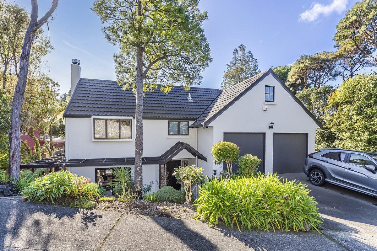 8 Furneaux Grove, Whitby, Porirua - Carousel 1