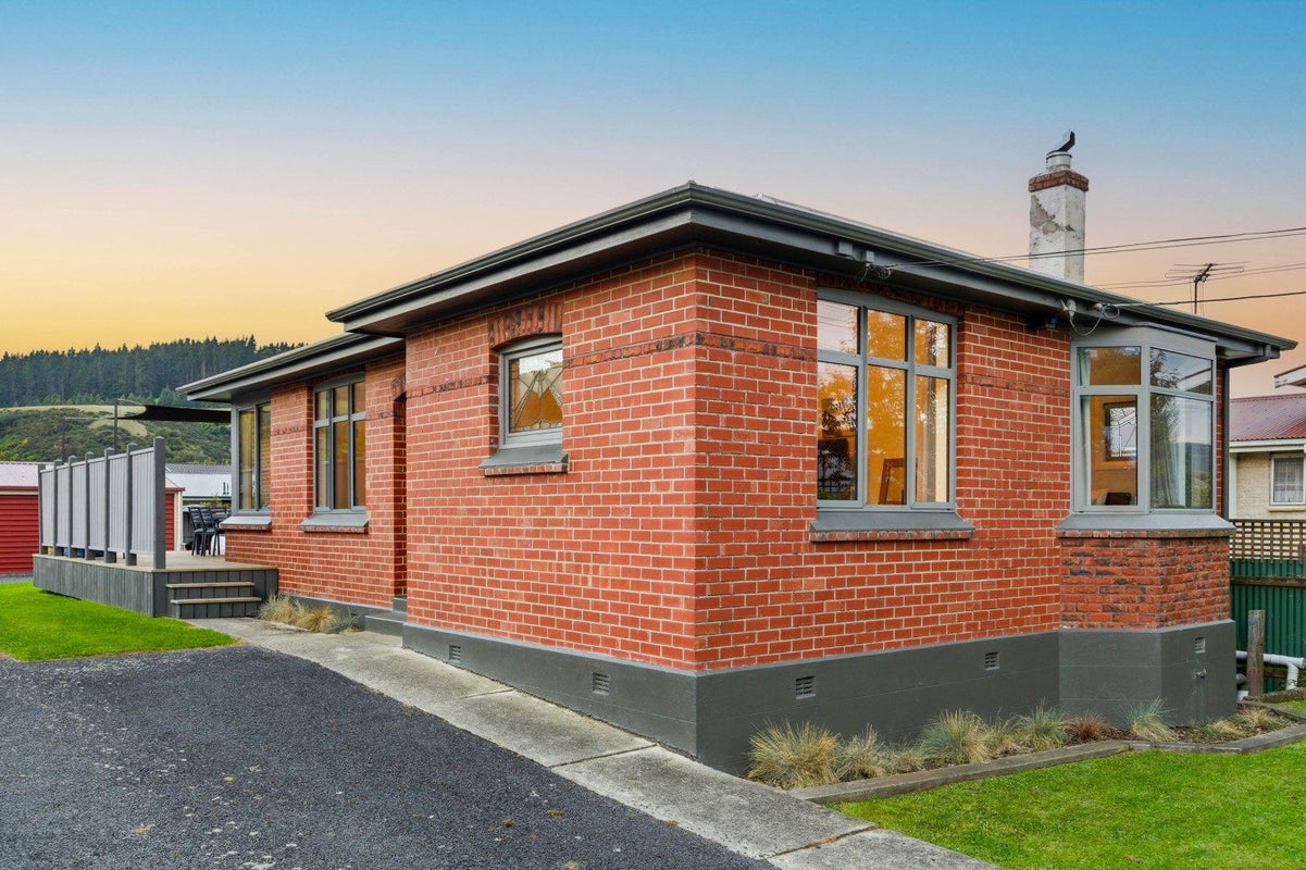 16 Hall Road, Sawyers Bay, Port Chalmers - Carousel 29