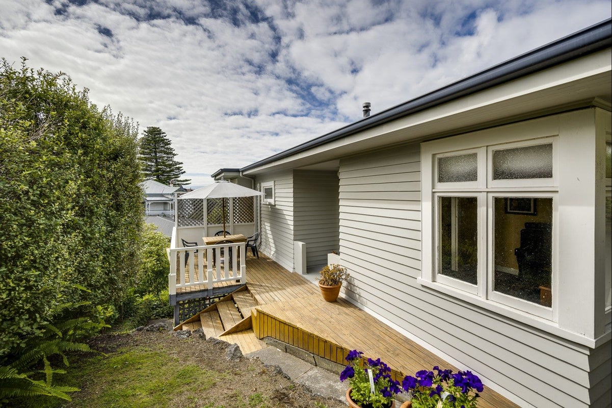 18 France Road, Bluff Hill, Napier - Carousel 2