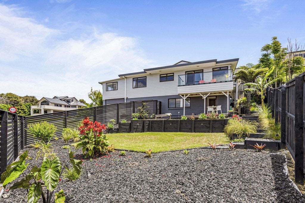 1 Orewa Heights Crescent, Orewa, Orewa - Carousel 2