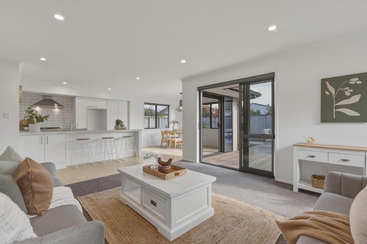 15 Allington Place, Bethlehem, Tauranga - Carousel 1