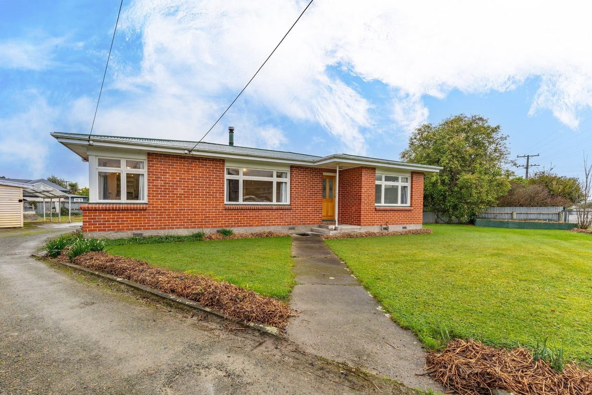 69 Wilson Street, Geraldine - Carousel 1