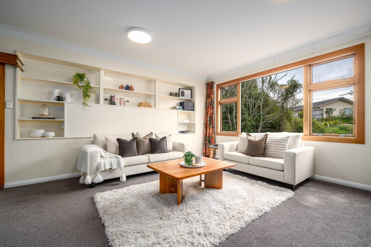 33 Horokiwi Road West, Newlands, Wellington - Carousel 2