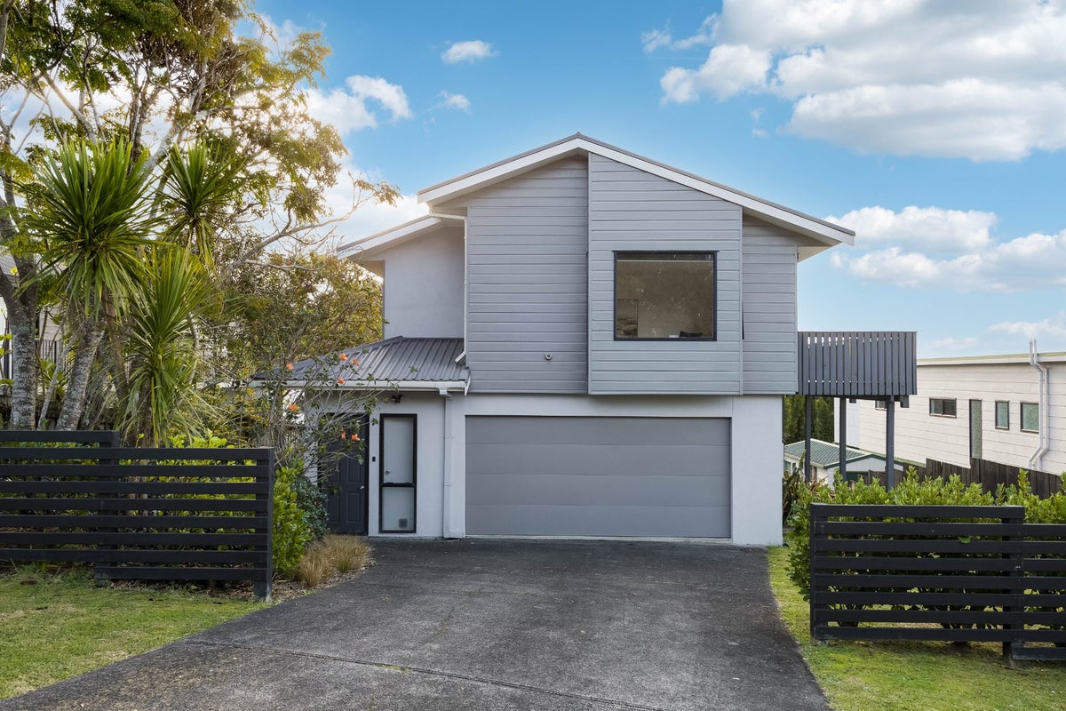 40 Elliston Crescent, Stanmore Bay, Whangaparaoa - Carousel 2
