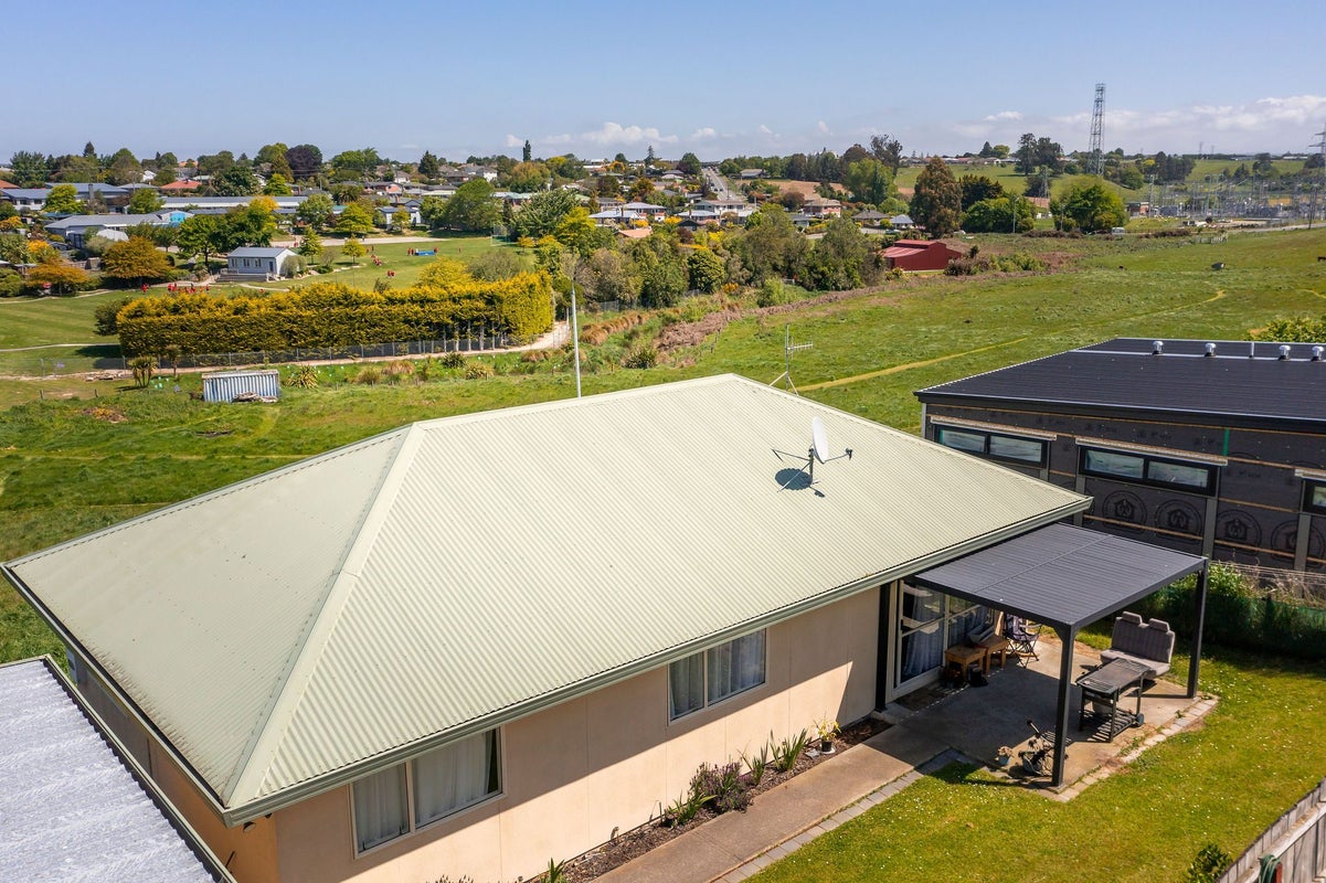 28 Ellesmere Place, Oceanview, Timaru - Carousel 1