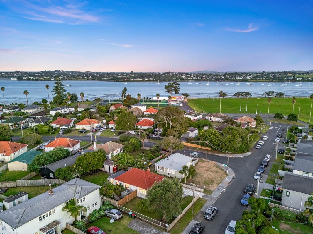 25 Alamein Road, Panmure, Auckland - Carousel 2