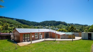 43 Coates Street, Tawa, Wellington - Carousel 1