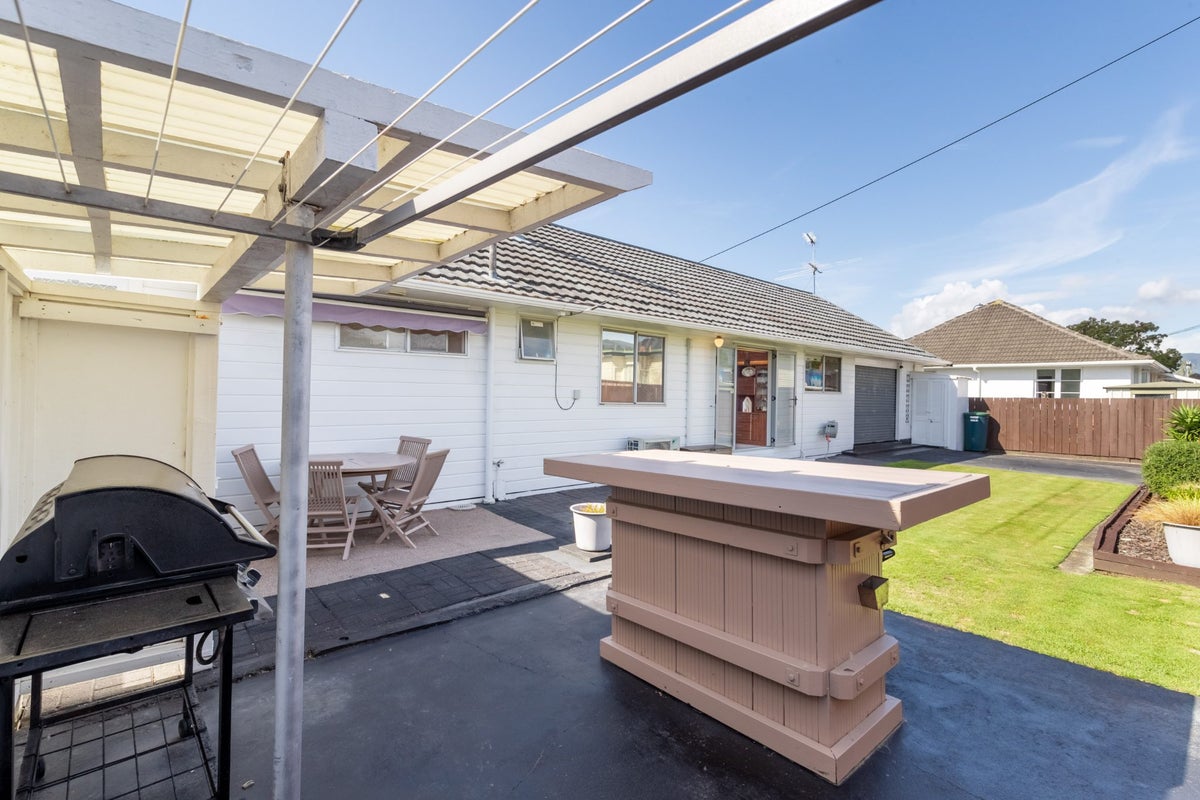 2A Victoria Street, Ebdentown, Upper Hutt - Carousel 17