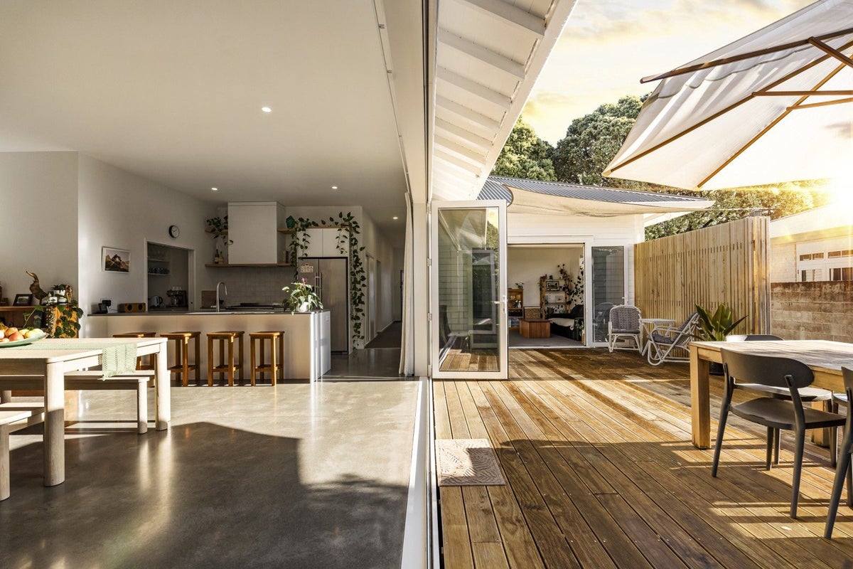 35 Richmond Street, Fitzroy, New Plymouth - Carousel 1