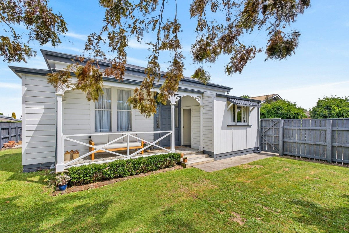 707A Victoria Street, Parkvale, Hastings - Carousel 1