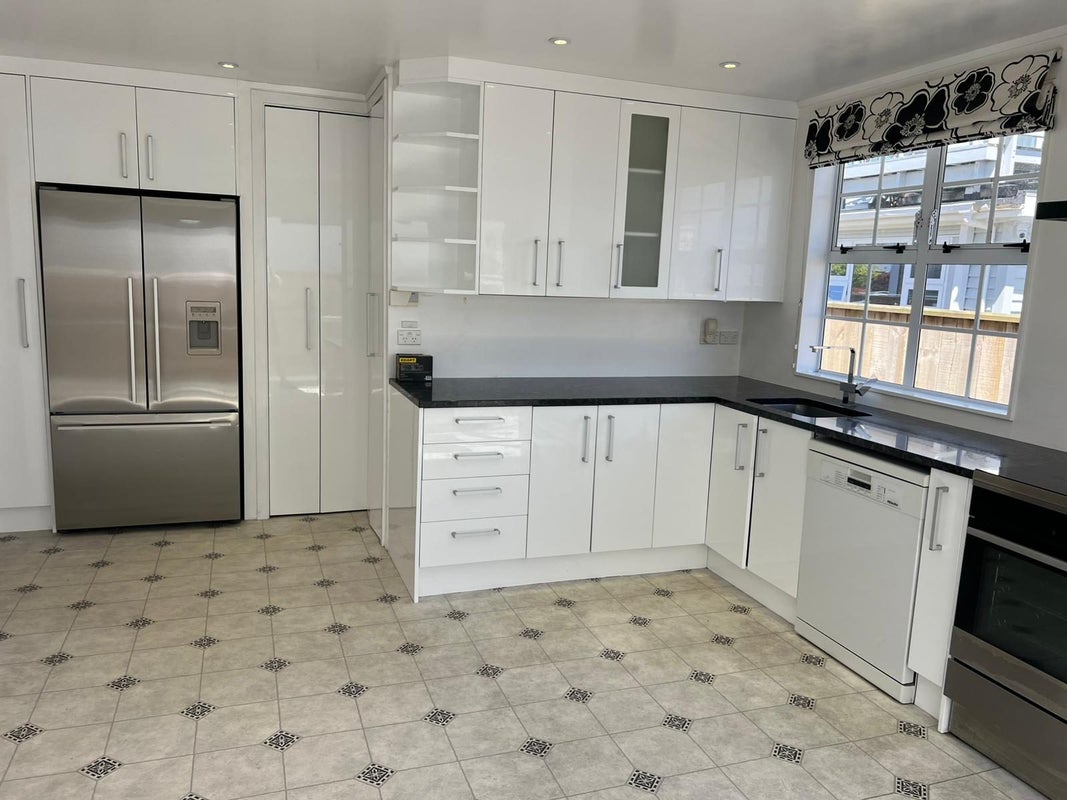 12 Leighton Avenue, Waiwhetu, Lower Hutt - Carousel 2